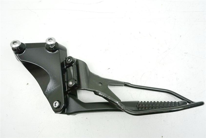 YAMAHA MT01 RP18 REPOSAPIÉS PASAJERO IZQUIERDO ESTRIBERA SOPORTE ASIDERO
