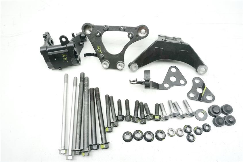 YAMAHA MT01 RP18 MOTORHALTER HALTERUNG MOTOR ACHSE BOLZEN SCHRAUBEN