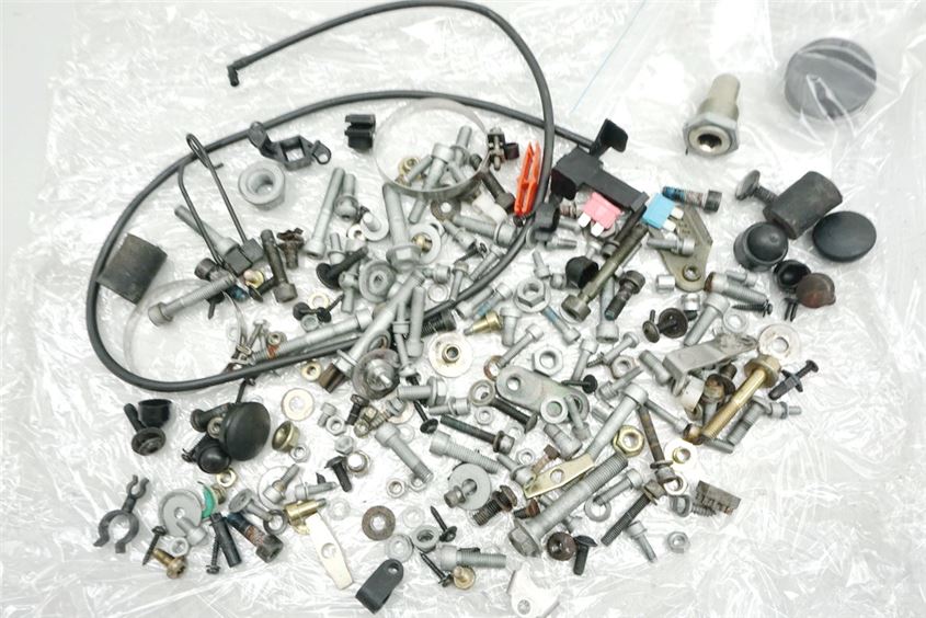 BMW R 850 R 259 TORNILLOS Y PIEZAS PEQUEÑAS