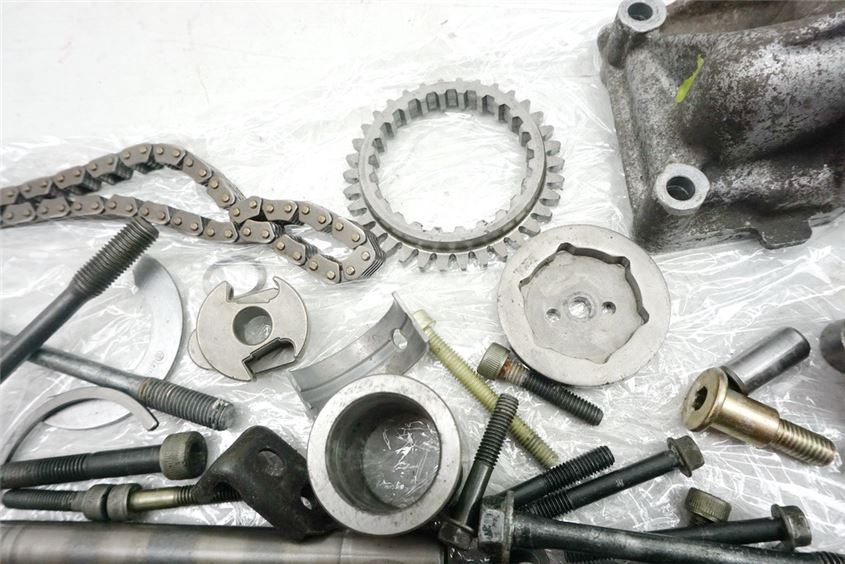 SUZUKI GSX-R 600 SRAD TORNILLOS Y PIEZAS PEQUEÑAS - MOTOR