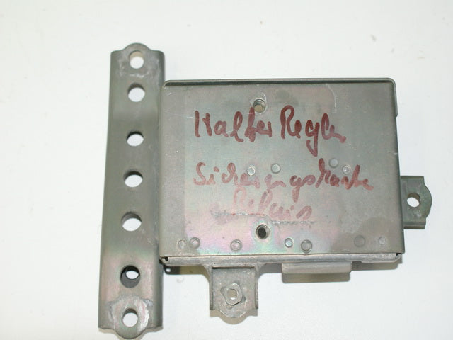 SUZUKI VL 800 WVBM INTRUDER VOLUSIA HALTERUNG REGLER HALTER