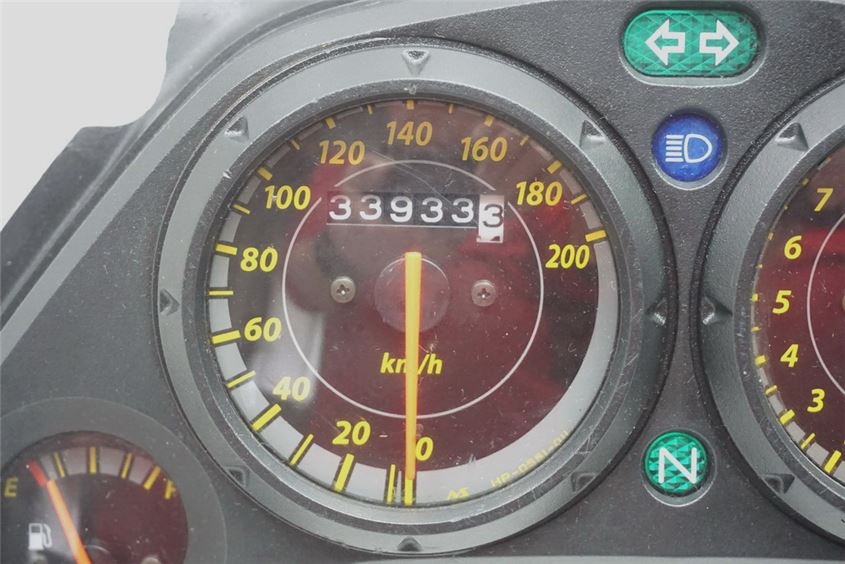HONDA CBR 125 JC34 CUADRO DE INSTRUMENTOS VELOCÍMETRO - 33933 KM