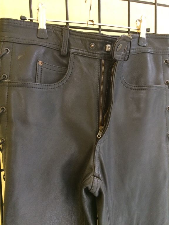 MOTORRADHOSE LEDERHOSE AKITO MIT SEITLICHER SCHNÜRUNG GRÖßE 50