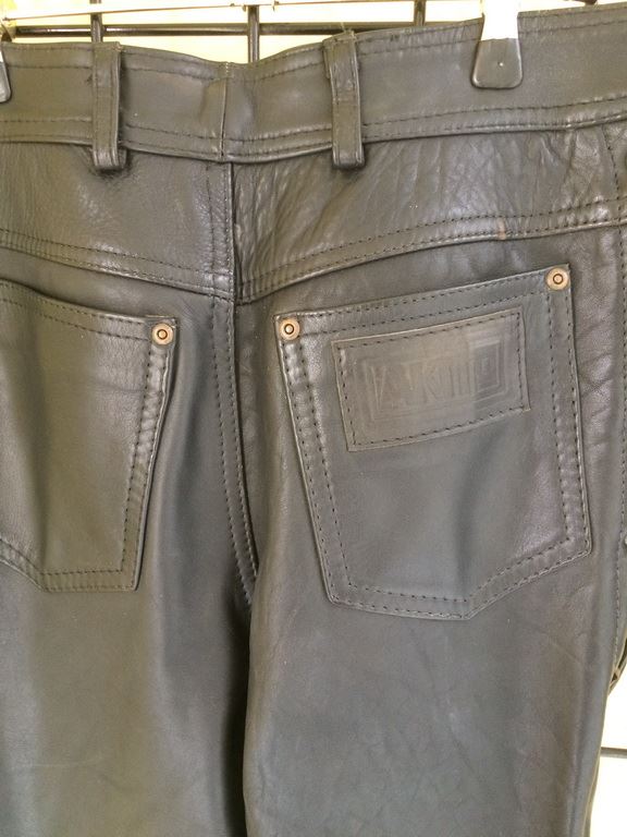 MOTORRADHOSE LEDERHOSE AKITO MIT SEITLICHER SCHNÜRUNG GRÖßE 50