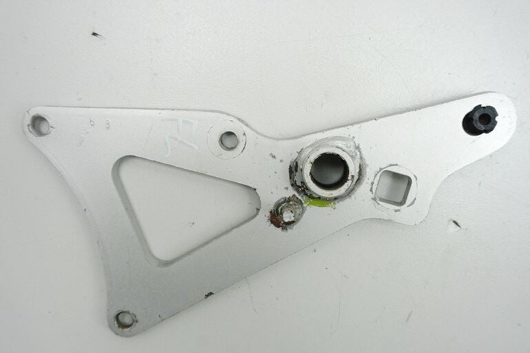 SUZUKI RG 80 GAMMA NC11A FOOTREST BRACKET RIDER RIGHT HOLDER FOOTREST