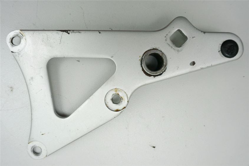 SUZUKI RG 80 GAMMA NC11A FOOTREST BRACKET RIDER RIGHT HOLDER FOOTREST