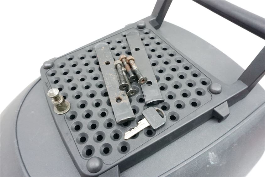 SUZUKI RG 80 GAMMA NC11A TOP CASE MOUNTING PLATE CARRIER