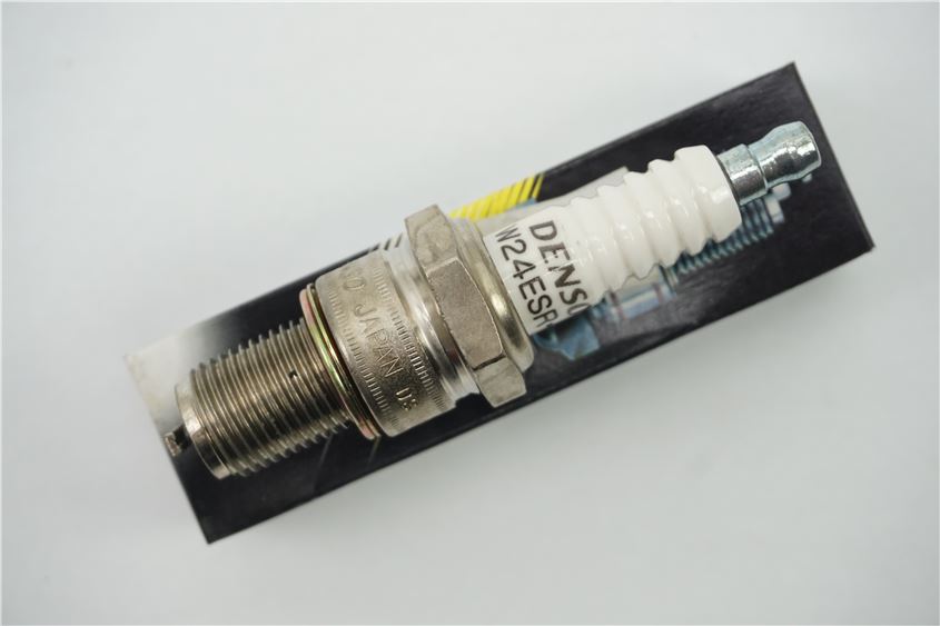 SPARK PLUG DENSO - W24ESR-U