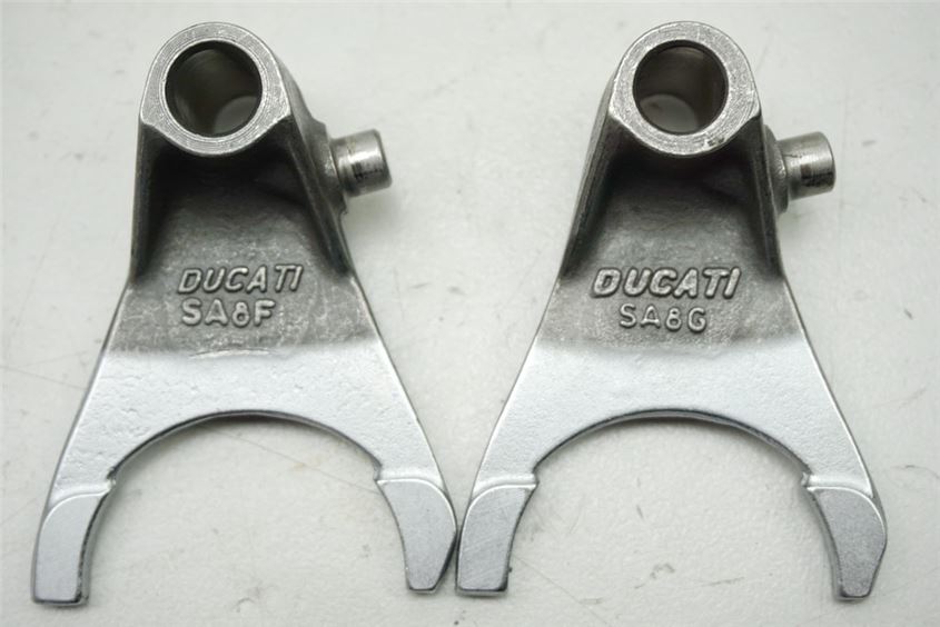 DUCATI MONSTER 696 M5 SCHALTKLAUEN SCHALTGABELN GETRIEBE