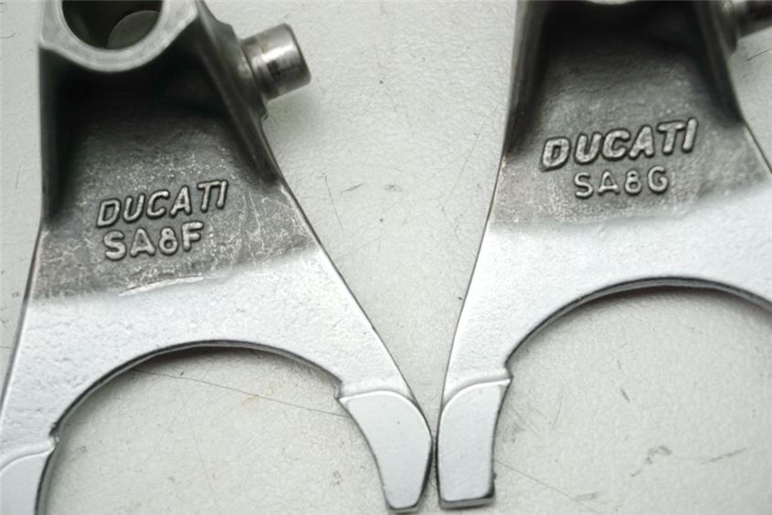 DUCATI MONSTER 696 M5 SCHALTKLAUEN SCHALTGABELN GETRIEBE