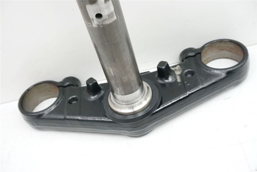 YAMAHA FZS 600 RJ02 FAZER LOWER TRIPLE CLAMP FORK