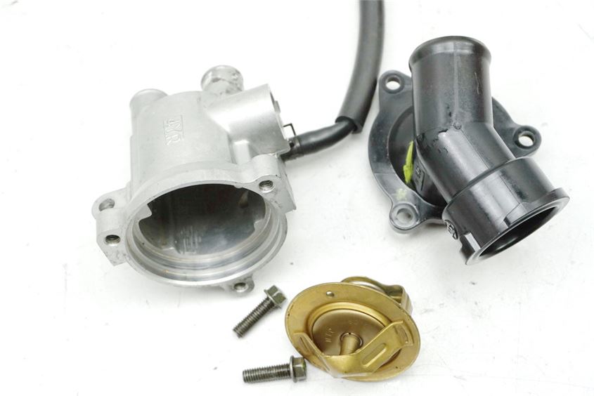 YAMAHA FZS 600 RJ02 FAZER THERMOSTAT EINFÜLLSTUTZEN