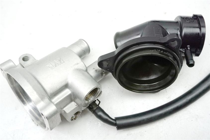 YAMAHA FZS 600 RJ02 FAZER THERMOSTAT EINFÜLLSTUTZEN