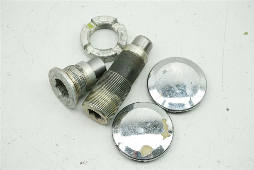 HONDA VT 700 C RC19 SHADOW SCHRAUBEN SCHWINGE ZENTRIERUNG BOLZEN COVER