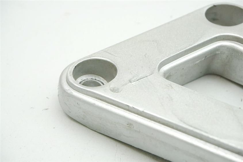 SUZUKI DR 650 SP43 B SOPORTE ESTRIBERA TRASERA IZQUIERDA ESTRIBERA