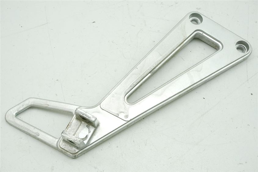SUZUKI DR 650 SP43 B SOPORTE ESTRIBERA TRASERA DERECHA SOPORTE REPOSAPIÉS