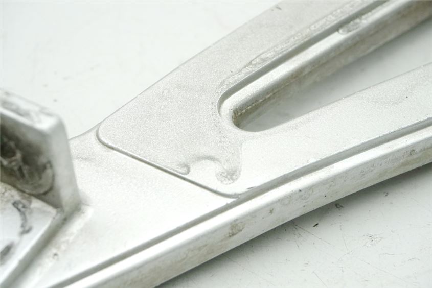 SUZUKI DR 650 SP43 B SOPORTE ESTRIBERA TRASERA DERECHA SOPORTE REPOSAPIÉS