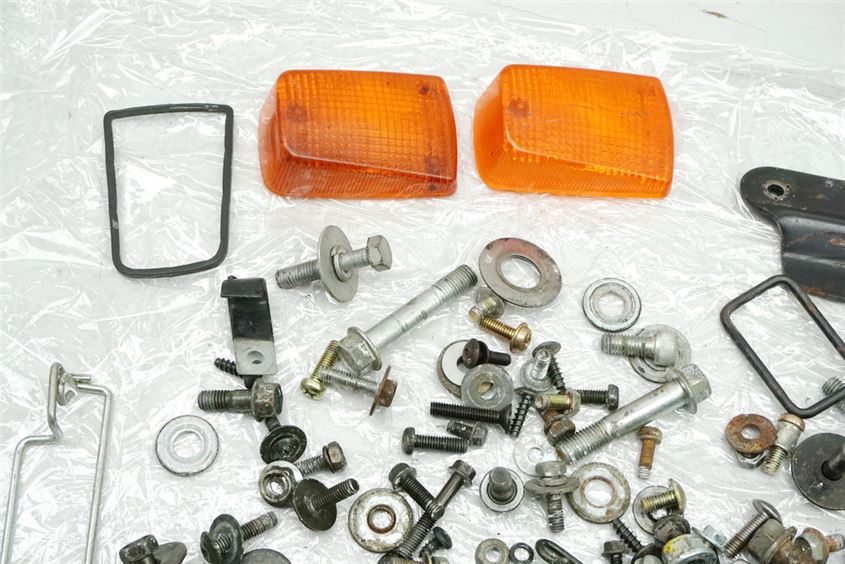 SUZUKI DR 650 SP43 B TORNILLOS Y PIEZAS PEQUEÑAS