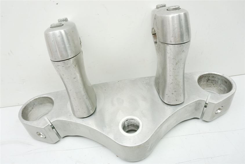 SUZUKI VLR 1800 T WVCT C 1800 R GABELBRÜCKE OBEN GABEL FORK RISER LENKERKLEMMUNG