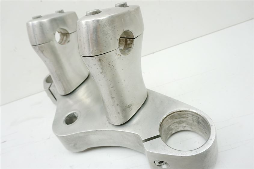 SUZUKI VLR 1800 T WVCT C 1800 R GABELBRÜCKE OBEN GABEL FORK RISER LENKERKLEMMUNG