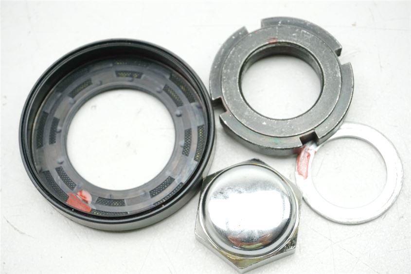 SUZUKI VLR 1800 T WVCT C 1800 R MUTTER SICHERUNG LENKKOPF GABELBRÜCKE