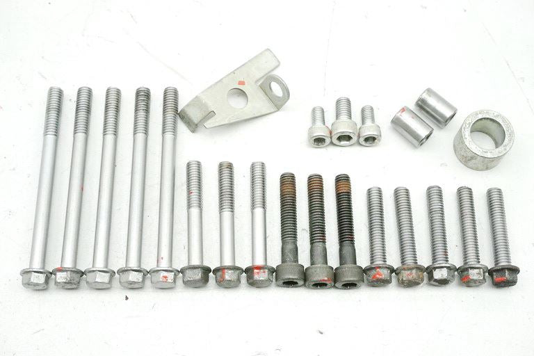 SUZUKI VLR 1800 T WVCT C 1800 R SCHRAUBEN LIMADECKEL STATOR SCREWS