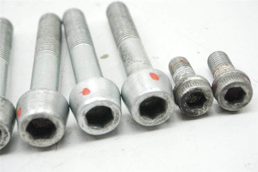 DUCATI 848 EVO H6 SCHRAUBEN BREMSSATTEL VORN & HINTEN SCREWS