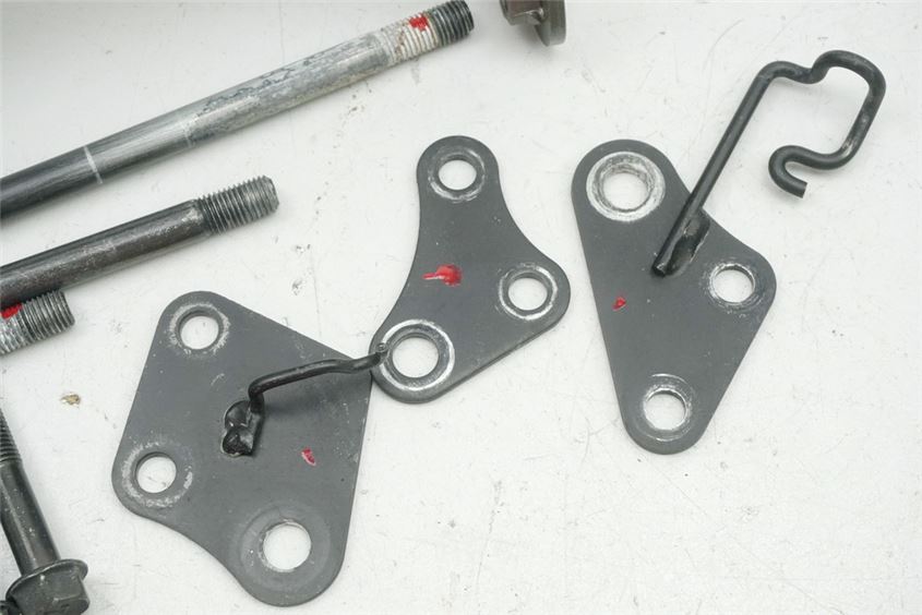 KAWASAKI VN 900 C 11A CUSTOM HALTERUNG MOTOR ACHSE BOLZEN SCHRAUBEN MOTORHALTER