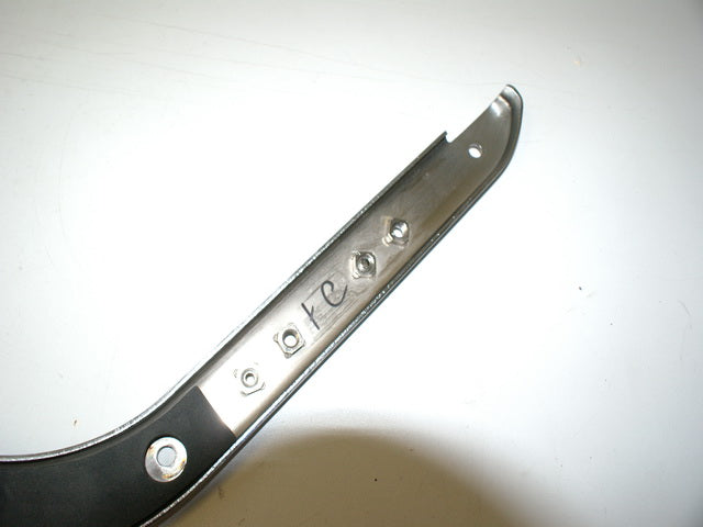 YAMAHA XVZ 1300 VP09 ROYAL STAR BRACKET BEZEL RIGHT FENDER