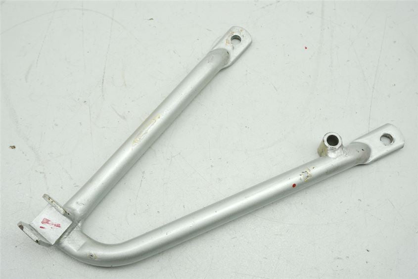 SUZUKI RG 80 GAMMA NC11A SOPORTE ESTRIBERA TRASERO IZQUIERDO SOPORTE ESTRIBERA