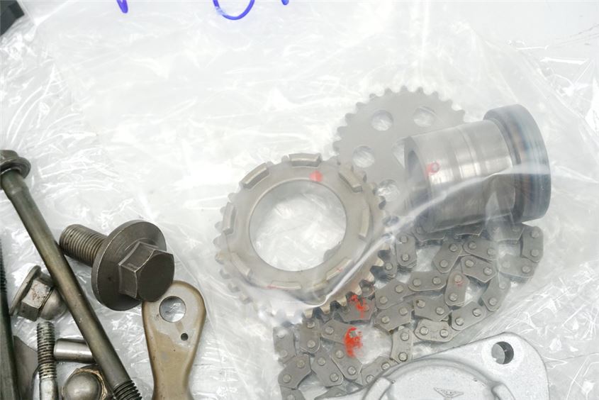 HONDA NTV 650 RC33 REVERE SCREWS & SMALL PARTS - ENGINE