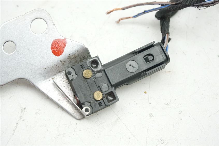 BMW C 600 SPORT C65 (C650) INTERRUPTOR EXTENSIÓN COMPARTIMENTO EQUIPAJE HUECO CASCO