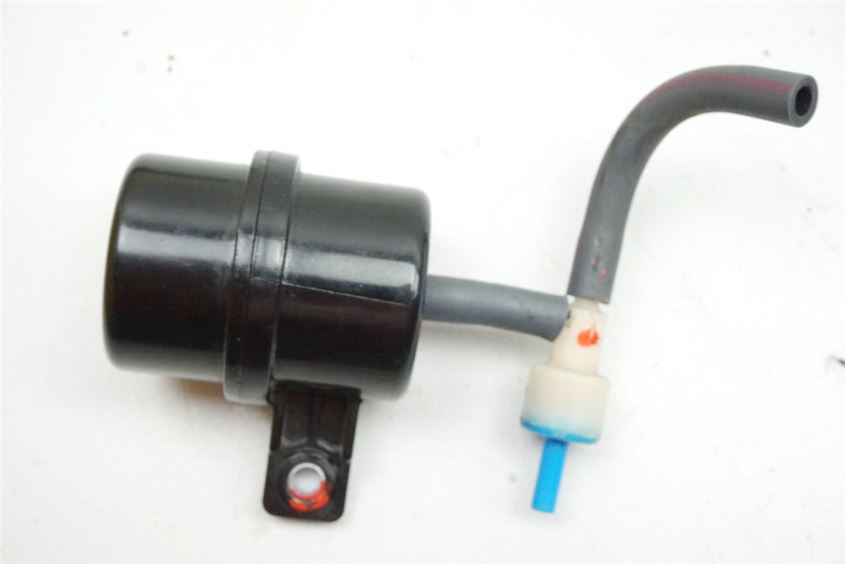 YAMAHA TDM 900 RN08 OVERFLOW TANK INJECTION SYSTEM BOX CHECK VALVE