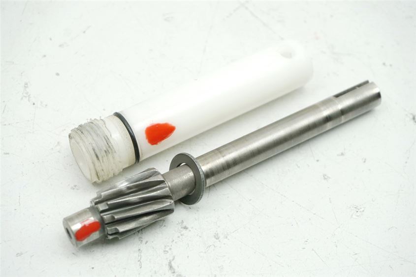 SUZUKI RG 80 GAMMA NC11A SPEEDOMETER DRIVE SHAFT
