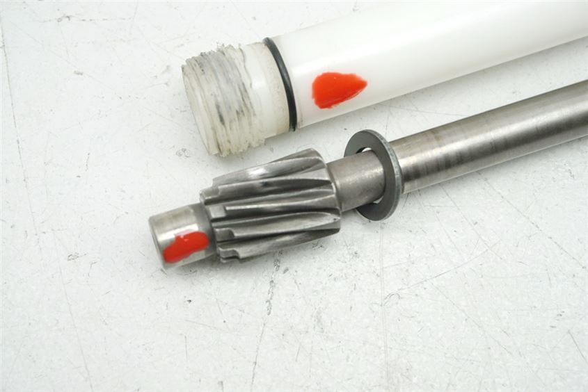 SUZUKI RG 80 GAMMA NC11A SPEEDOMETER DRIVE SHAFT