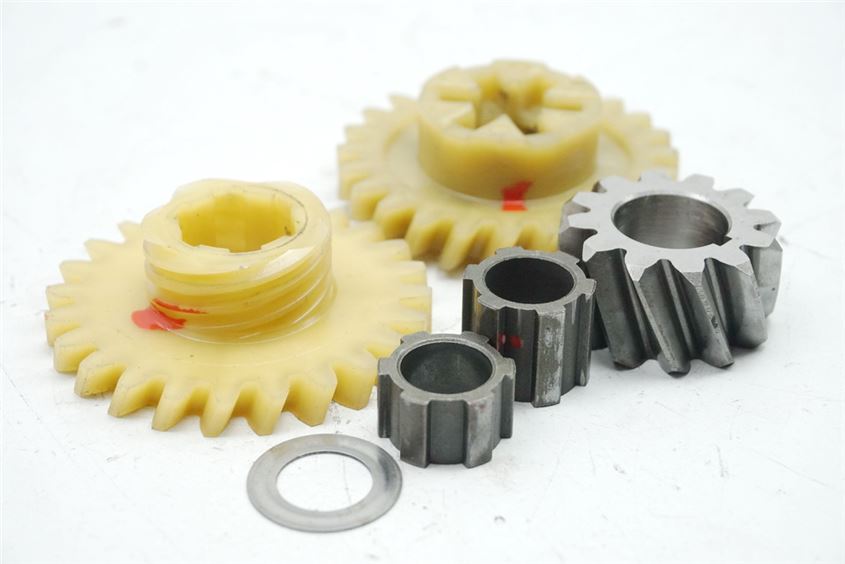 SUZUKI RG 80 GAMMA NC11A GEAR SPROCKET SHAFT TACHOMETER DRIVE