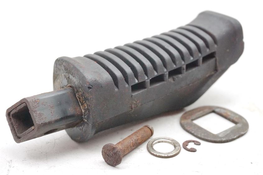 SUZUKI GS 500 E GM51B PASSENGER FOOTREST RIGHT