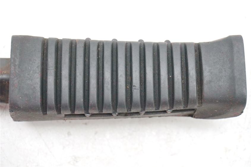 SUZUKI GS 500 E GM51B PASSENGER FOOTREST RIGHT
