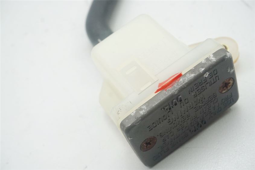DEPÓSITO DE LÍQUIDO DE FRENOS TRASERO SUZUKI GSX 750 AE INAZUMA