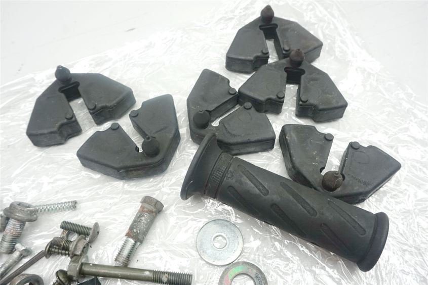 SUZUKI GSX 750 AE INAZUMA TORNILLOS Y PIEZAS PEQUEÑAS