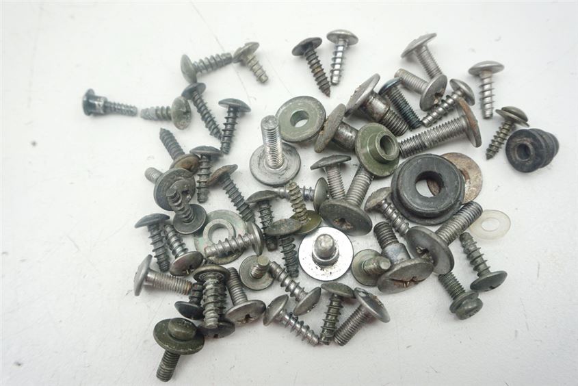 YAMAHA YZF 600 4TV THUNDERCAT SCHRAUBEN VERKLEIDUNG SCREWS