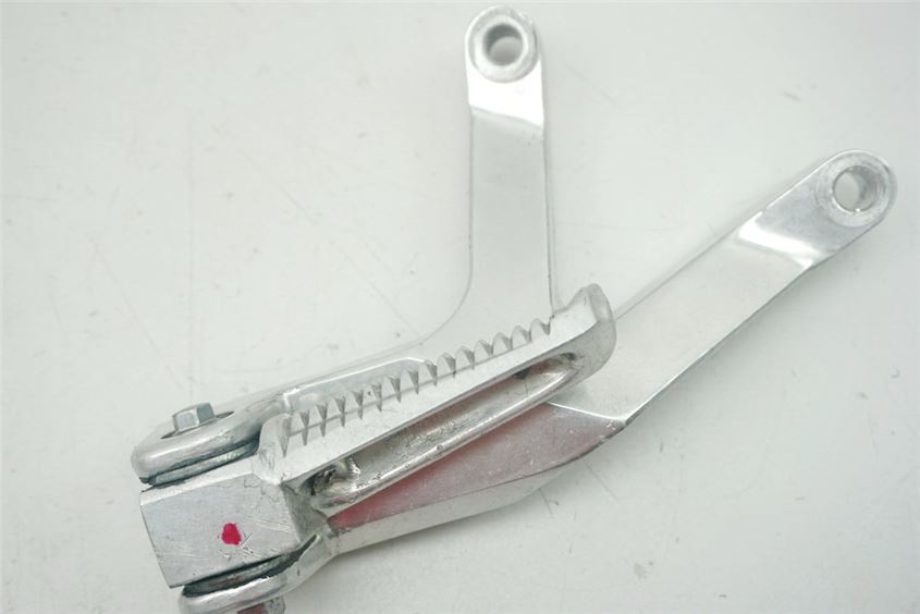 YAMAHA YZF 600 4TV THUNDERCAT PASSENGER FOOTREST MOUNT LEFT FOOTPEG BRACKET