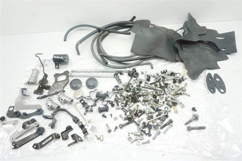 HONDA VFR 800 RC46 TORNILLOS PIEZAS PEQUEÑAS MANGUERAS SOPORTES