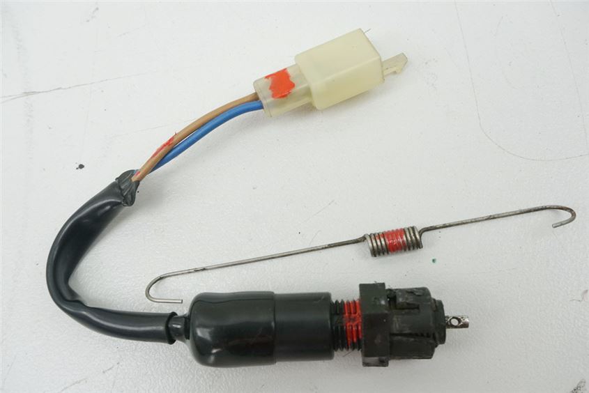 KAWASAKI ZR 750 C ZEPHYR INTERRUPTOR LUZ FRENO TRASERO