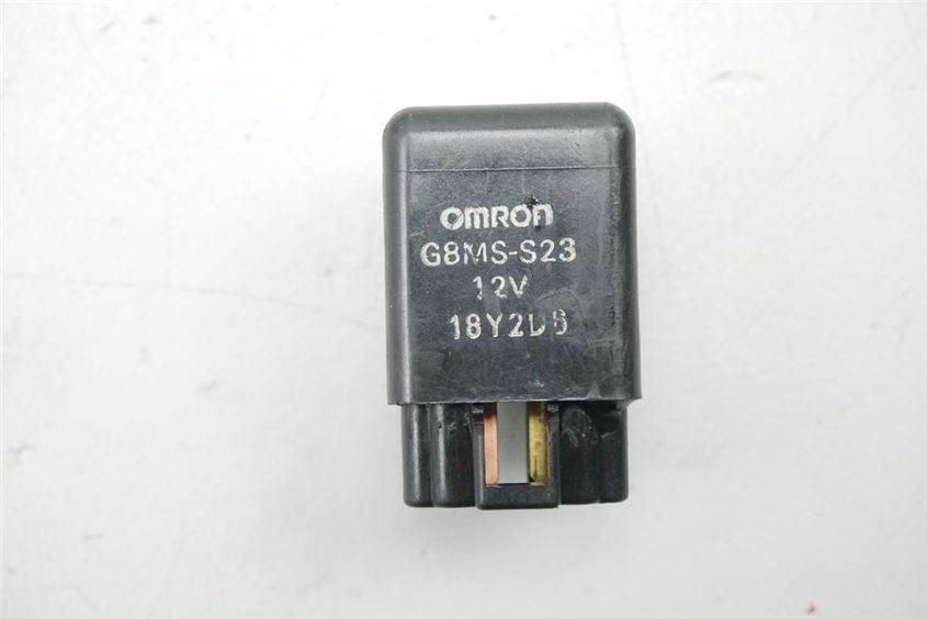 SUZUKI GSXF 750 GR78A OMRON RELÉ