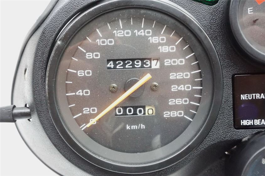 SUZUKI GSXF 750 GR78A CUADRO DE INSTRUMENTOS VELOCÍMETRO