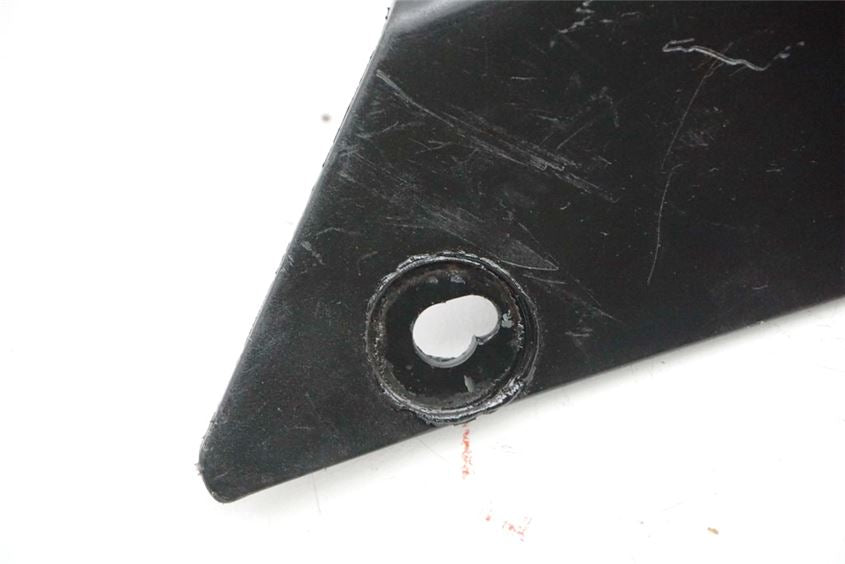 SUZUKI GSXF 750 GR78A KETTENSCHUTZ SCHWINGE ABDECKUNG COVER