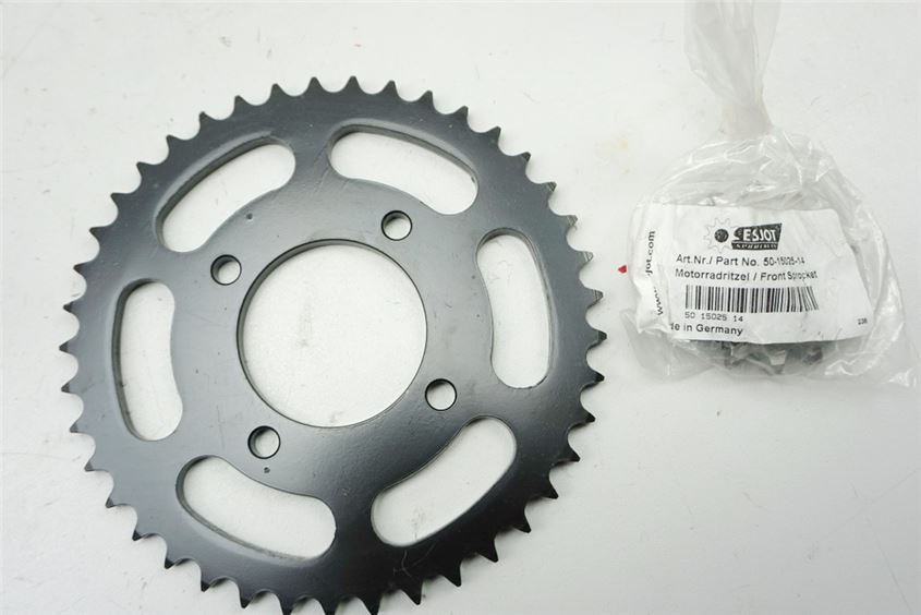 SUZUKI GN 125 NF41A - PLATO, PIÑÓN, PIÑÓN DE CADENA - NUEVO