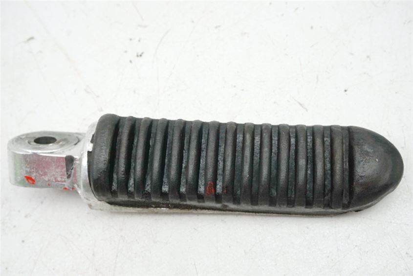 SUZUKI GSXF 750 GR78A FUßRASTE SOZIUS RECHTS FOOTREST