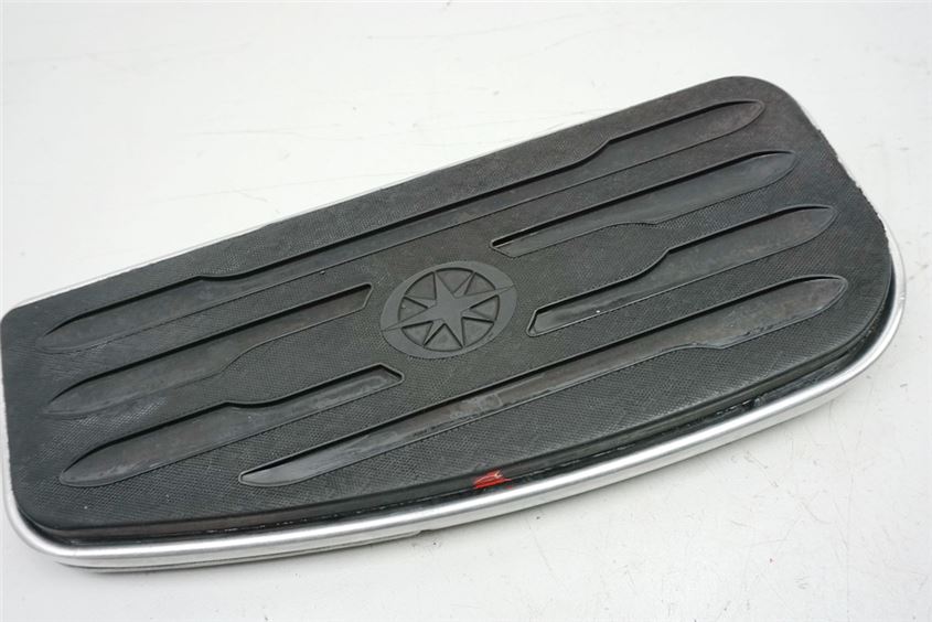 YAMAHA XV 1600 VP08 WILD STAR PLATAFORMA CONDUCTOR DERECHA REPOSAPIÉS